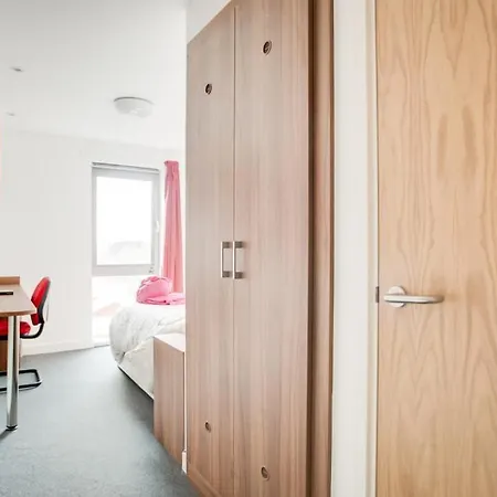 Zeni Ensuite In Birmingham